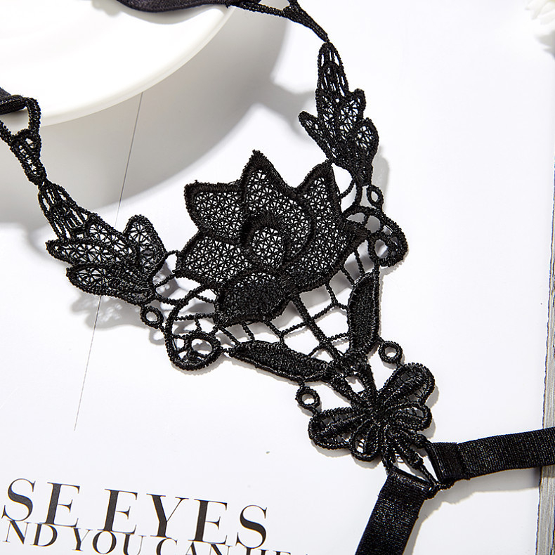 Permatoma nematoma pečių juosta Nėriniuota tuščiavidurė liemenėlė su kryžiumi Dviguba pečių dengiamoji juosta Vidinė juosta Plonas neslystantis diržas