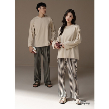 Νέες πιτζάμες ζευγαριού του 2025 για άνδρες και γυναίκες Άνοιξη & Φθινόπωρο, μακρυμάνικες, από καθαρό βαμβάκι, ριγέ, σε καθαρό χρώμα, με στρογγυλή λαιμόκοψη, για το σπίτι