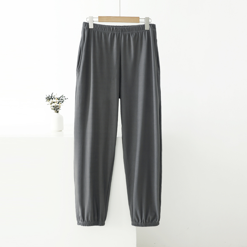 Keskealise isa pluss paks ja suurendatud lahtised sametist aluspüksid paksudele meestele. Talvised fliisvoodriga ja paksendatud vabaaja soojad püksid.