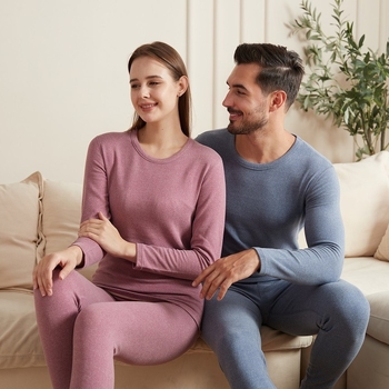 Tiesiogiai iš gamyklos pasiūti rudens ir žiemos poroms skirti vilnoniai šilko šilti kostiumai moterims, pagaminti iš kašmyro pagrindo, šilti rudens kelnės.