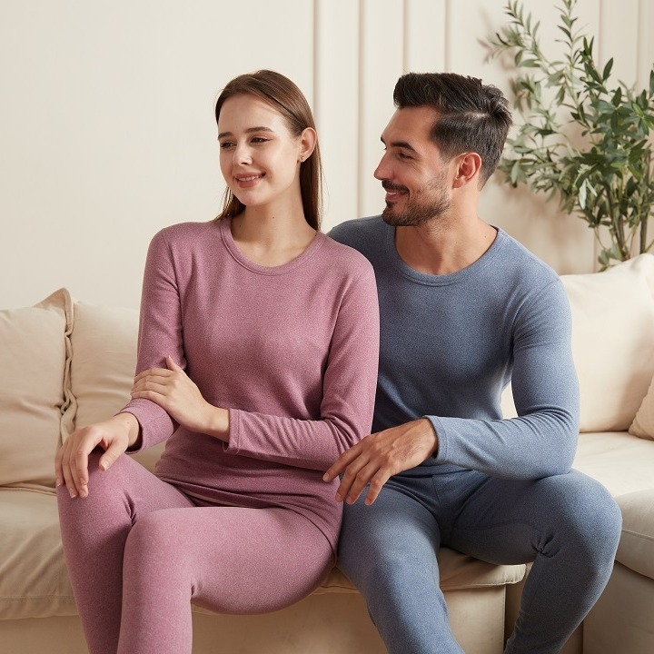 Tiesiogiai iš gamyklos pasiūti rudens ir žiemos poroms skirti vilnoniai šilko šilti kostiumai moterims, pagaminti iš kašmyro pagrindo, šilti rudens kelnės.