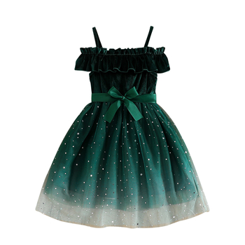 Φόρεμα με διασυνοριακές ευρωπαϊκές και αμερικανικές τιράντες και ντεγκραντέ ύφασμα στη μέση, με ντεγκραντέ τιράντες και πούλιες στο πάνω μέρος.