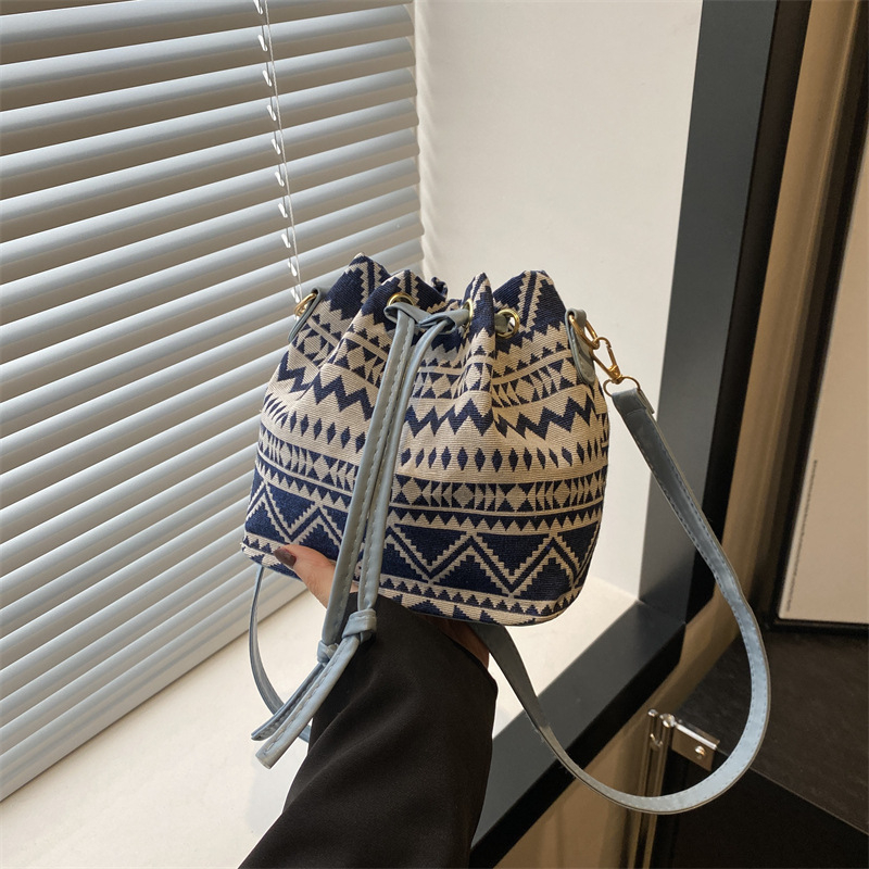 Vrhunska nova kineska modna torba u etničkom stilu, ženska, nova modna torba preko ramena za ljeto 2025.