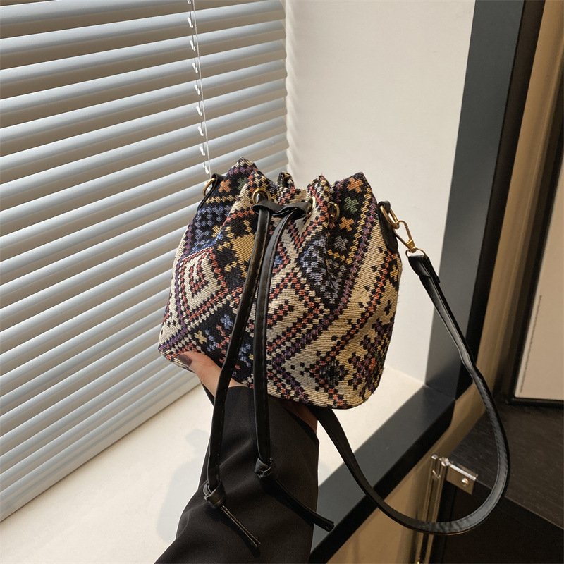 Vrhunska nova kineska modna torba u etničkom stilu, ženska, nova modna torba preko ramena za ljeto 2025.