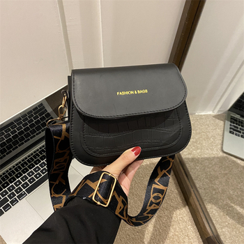 Елегантна зимна ежедневна 2023 нова каменна шарка едноцветна градска семпла модерна чанта през рамо модерна малка квадратна чанта през рамо