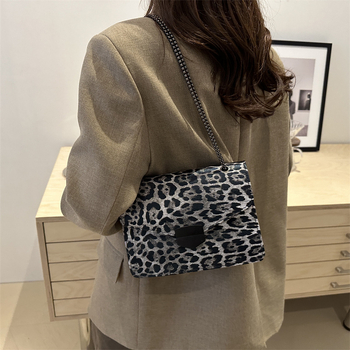 Zapadnjački stil, osobnost, leopard print, europski i američki retro, prekrasna nova elegantna moderna torba za žene s lancem ispod pazuha, mala četvrtasta torba za žene iz 2025.