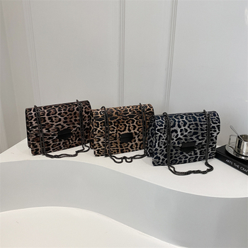 Zapadnjački stil, osobnost, leopard print, europski i američki retro, prekrasna nova elegantna moderna torba za žene s lancem ispod pazuha, mala četvrtasta torba za žene iz 2025.