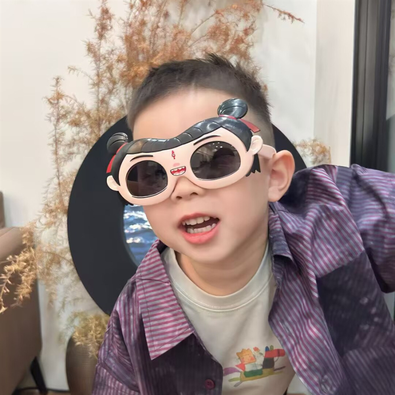 2025 нови детски поляризационни очила бебешки слънчеви очила за момчета и момичета очила сладки анимационни снимки вдлъбната форма