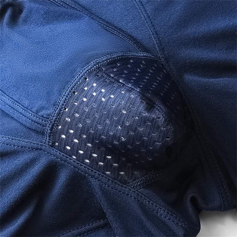 Spermatinio virželio atskyrimas kulka, kapšelio atrama, vyriški apatiniai, vyriški veniniai apatiniai šortai, krepšys, išlenkta boksininko galva.