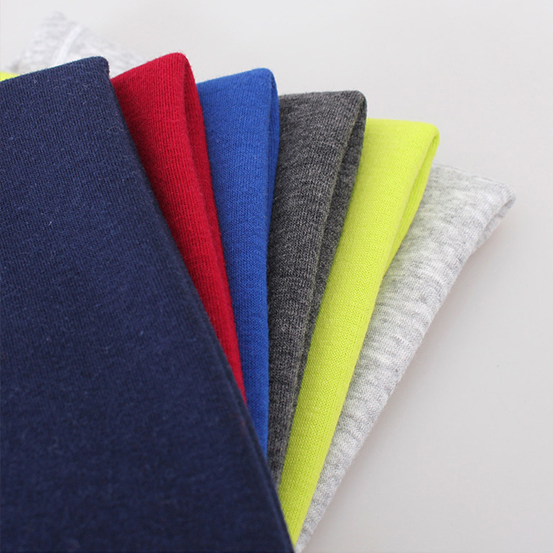 Meeste termopesu, fliisvoodriga ja paksendatud, teismelistele mõeldud kitsa lõikega aluskiht, külmakindlad sügisriided ja -püksid, veniv