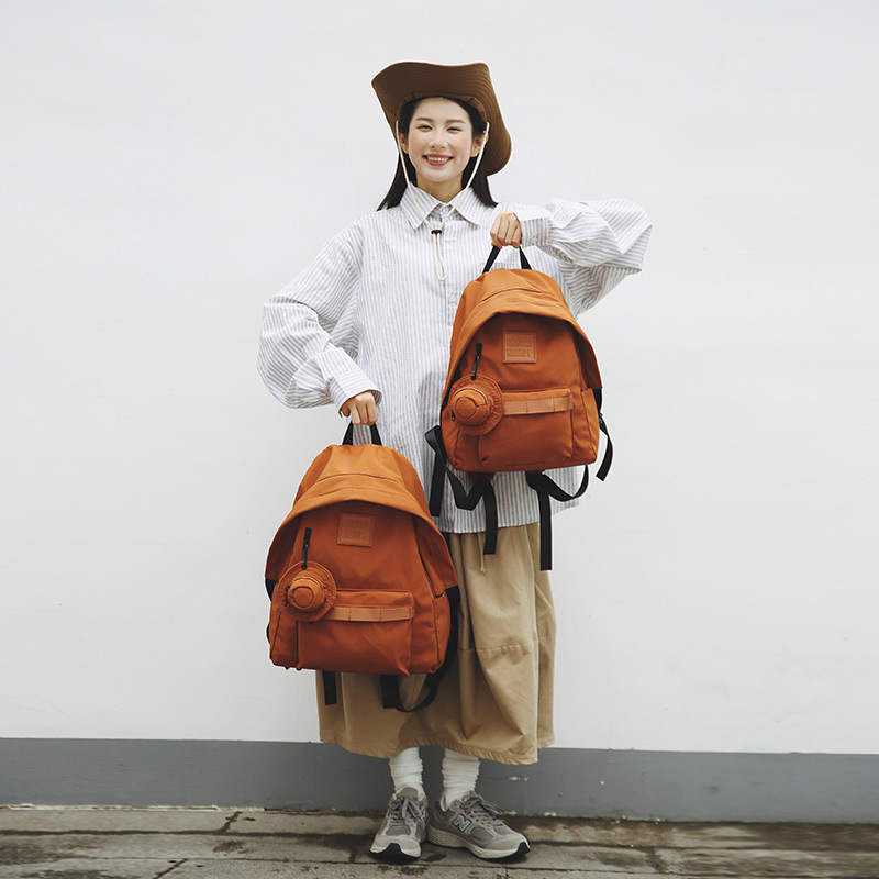 Sieviešu mugursoma 2024. gada jaunā modes sieviešu skolas soma koledžas studentu ceļojumiem viegla ceļojumu nišas dizaina mugursoma