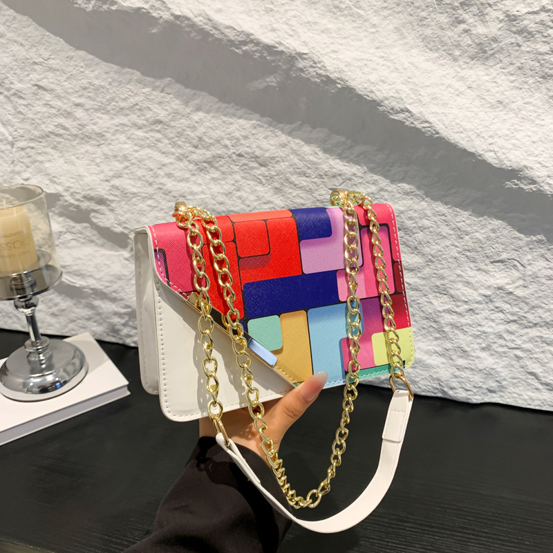 Prekogranična nova lančana torba za žene, modna ljetna 2024., kontrastna torba preko ramena, popularna mala četvrtasta torba ove godine