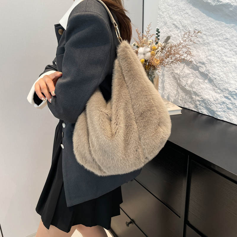 2024 m. rudens ir žiemos moteriška įdaryta miela širdelės formos korėjietiška versija, lengviausia derinti su nauja užtrauktuku, didelės talpos rankinė per petį