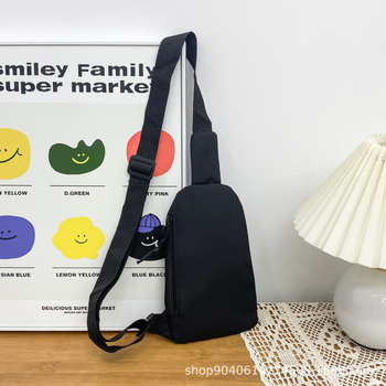 Muška torba za prsa iz 2024., prekogranična nova muška torba preko tijela u hongkonškom stilu, moderna torba za vanjsku trgovinu, veleprodaja torbi za prsa