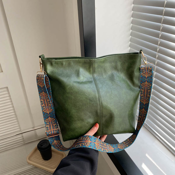 Veliki kapacitet, mekana površina, ležerna, zima 2023., nova modna, trendi, temperamentna, široka naramenica ispod pazuha, ženska torba preko tijela, kanta