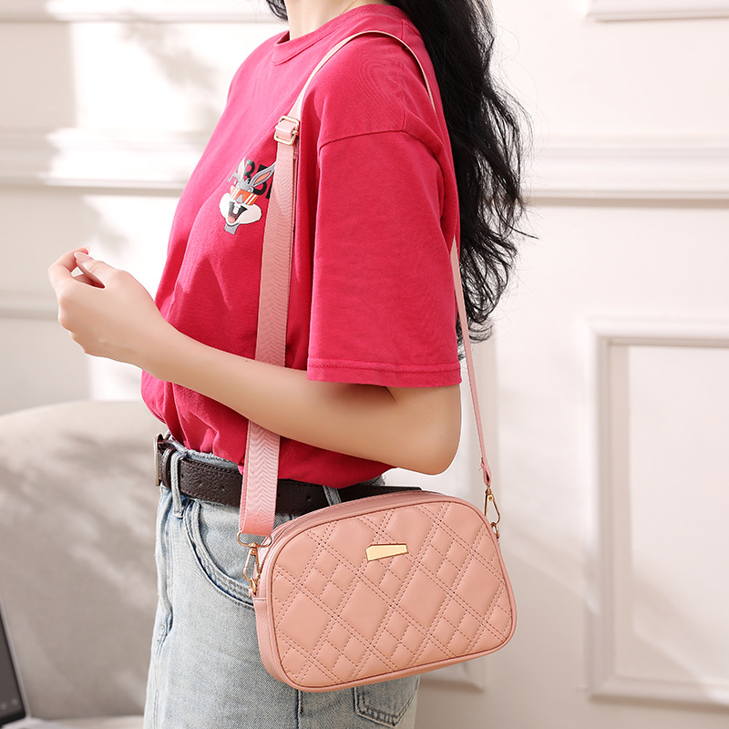 Moteriškas pečių krepšys 2024 m. Naujas naujas rombo formos siuvinėtas geležinis vientisos spalvos kaspinas per petį mažas kvadratinis krepšys laisvalaikio nuotraukų krepšys