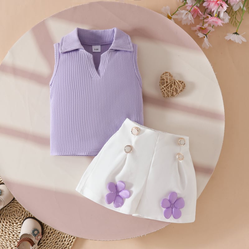 Set de vară din două piese Amazon Sweet pentru fetițe, fără mâneci, cu rever, cu deschidere la piept, pantaloni scurți cu aplicații și nasturi