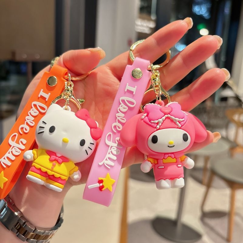 Karikatūras Sanrio atslēgu piekariņš Jauka hellokitty lelle Pāris Somas Kulona atslēgu piekariņš Maza dāvana