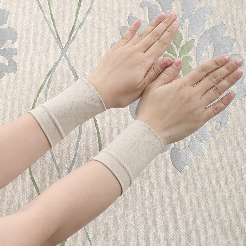 Tiesiogiai iš gamyklos parduodamas plonas vasarinis sportinis apyrankės dirželis, skirtas vėsiam riešo dirželiui vyrams ir moterims, skirtas prakaitą sugeriančiam, kvėpuojančiam ledo rankovių randų uždangalui.