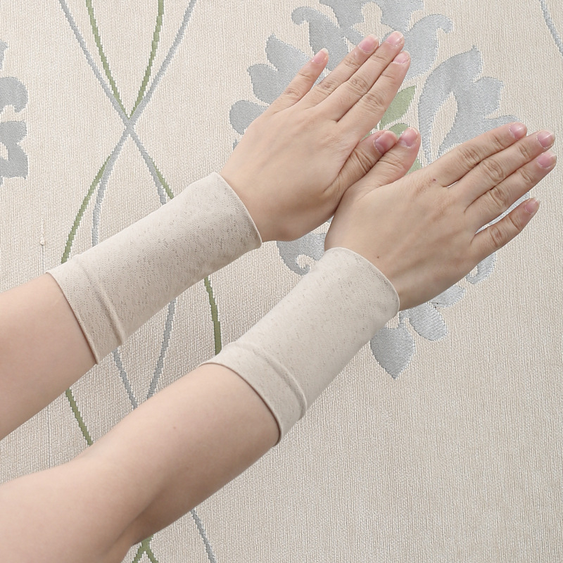 Tiesiogiai iš gamyklos parduodamas plonas vasarinis sportinis apyrankės dirželis, skirtas vėsiam riešo dirželiui vyrams ir moterims, skirtas prakaitą sugeriančiam, kvėpuojančiam ledo rankovių randų uždangalui.