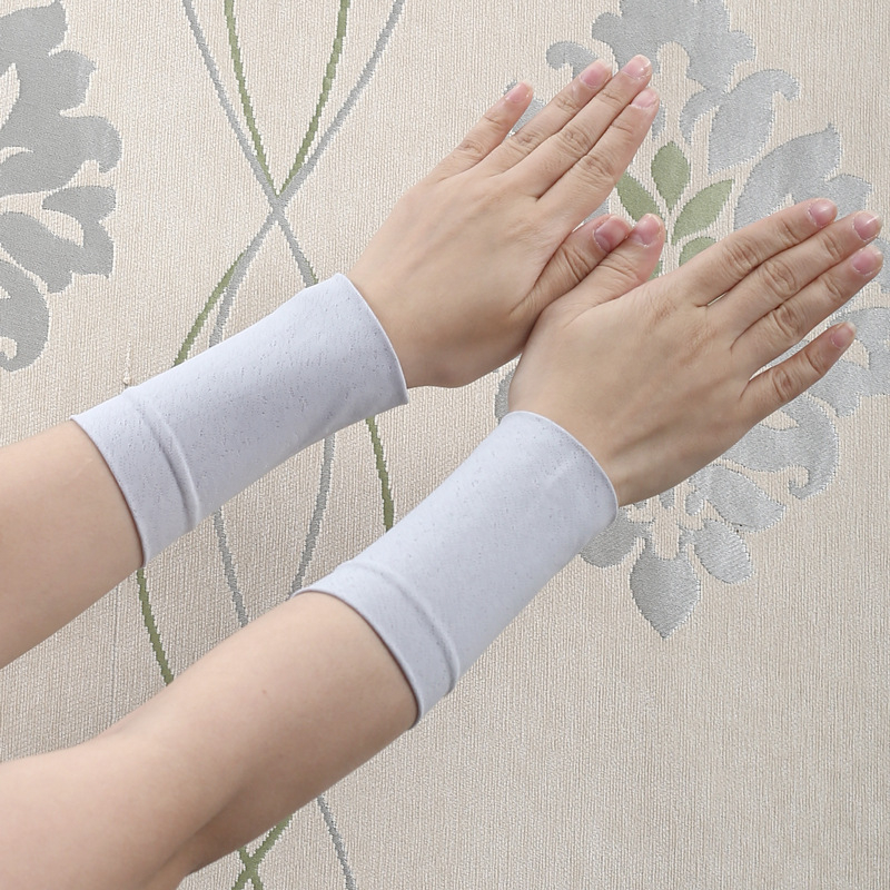 Tiesiogiai iš gamyklos parduodamas plonas vasarinis sportinis apyrankės dirželis, skirtas vėsiam riešo dirželiui vyrams ir moterims, skirtas prakaitą sugeriančiam, kvėpuojančiam ledo rankovių randų uždangalui.