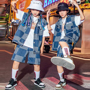 Καλοκαιρινή στολή αγοριών 2025 Νέο στυλ για μεγαλύτερα παιδιά, μοντέρνο σετ τριών τεμαχίων τζιν με κοντό μανίκι και σχέδιο Street Dance για αγόρια