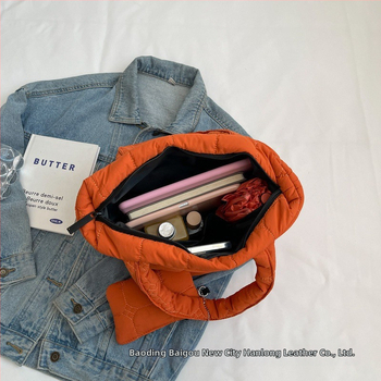 2023. aasta uus Korea stiilis moodne vabaaja suure mahutavusega kott naistele, puuvillase polstriga mantlikott, lääne stiilis lihtne õlakott