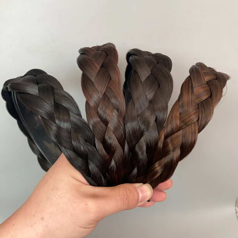 Platintas „Fishbone“ kasos perukas, moteriška keturių sruogų kasa, vieno susukimo plaukų segtukas, galvos apdangalas, raudoni spaudžiami plaukų aksesuarai.