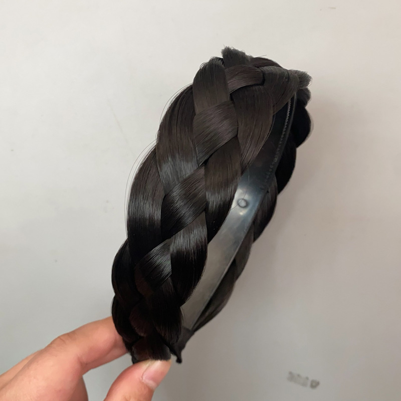 Platintas „Fishbone“ kasos perukas, moteriška keturių sruogų kasa, vieno susukimo plaukų segtukas, galvos apdangalas, raudoni spaudžiami plaukų aksesuarai.