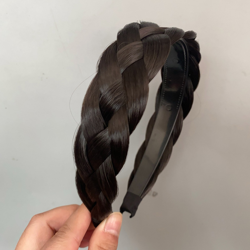 Platintas „Fishbone“ kasos perukas, moteriška keturių sruogų kasa, vieno susukimo plaukų segtukas, galvos apdangalas, raudoni spaudžiami plaukų aksesuarai.