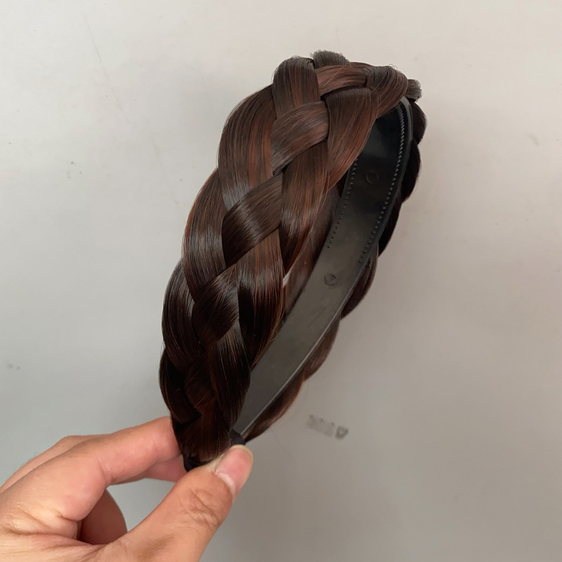 Platintas „Fishbone“ kasos perukas, moteriška keturių sruogų kasa, vieno susukimo plaukų segtukas, galvos apdangalas, raudoni spaudžiami plaukų aksesuarai.