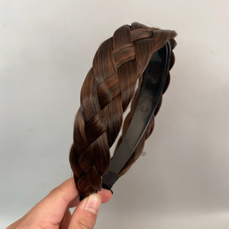 Platintas „Fishbone“ kasos perukas, moteriška keturių sruogų kasa, vieno susukimo plaukų segtukas, galvos apdangalas, raudoni spaudžiami plaukų aksesuarai.