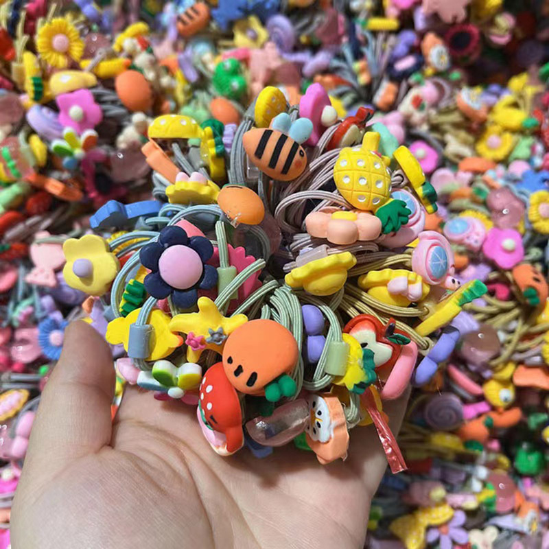 100 vnt. pakuotė ~ Mini segtukai, raudoni, purtomi, vaikiški kirpčiukai, nulūžę plaukai, maži segtukai, dovanų kioskas, kuriame parduodami segtukai