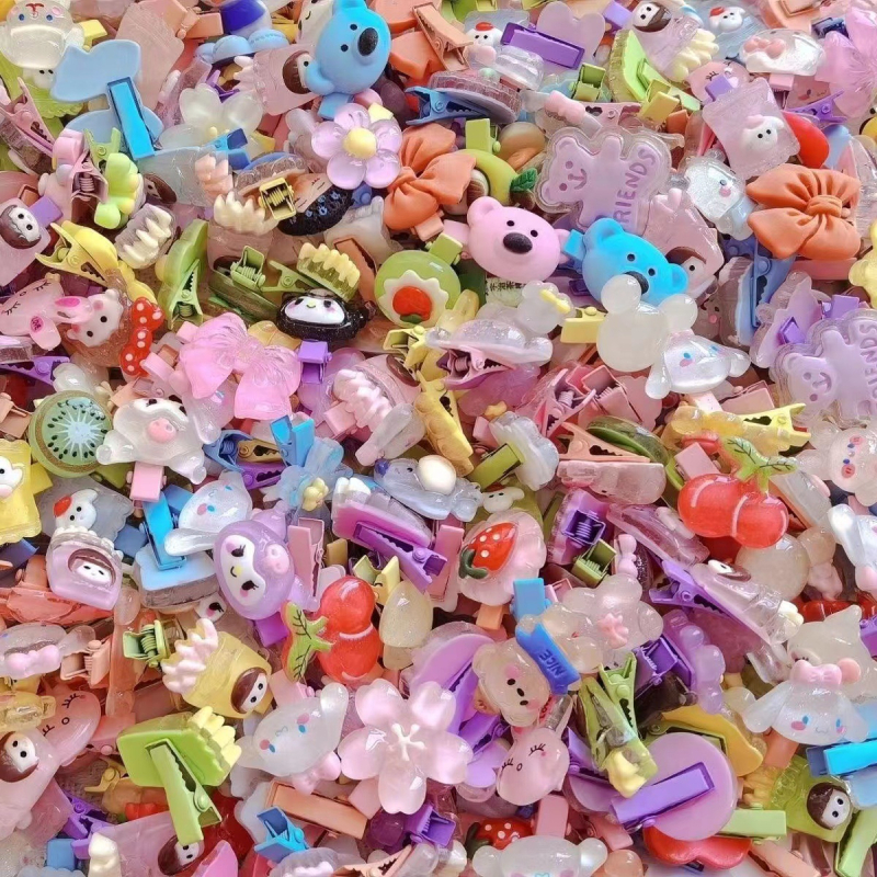 100 vnt. pakuotė ~ Mini segtukai, raudoni, purtomi, vaikiški kirpčiukai, nulūžę plaukai, maži segtukai, dovanų kioskas, kuriame parduodami segtukai