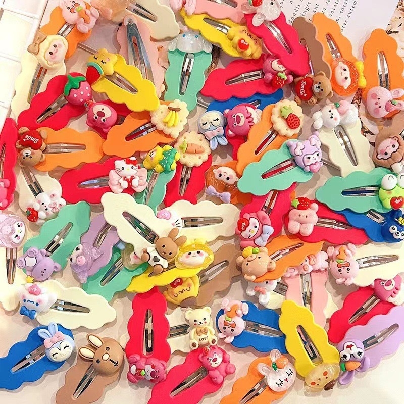 100 vnt. pakuotė ~ Mini segtukai, raudoni, purtomi, vaikiški kirpčiukai, nulūžę plaukai, maži segtukai, dovanų kioskas, kuriame parduodami segtukai