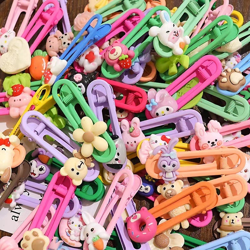 100 vnt. pakuotė ~ Mini segtukai, raudoni, purtomi, vaikiški kirpčiukai, nulūžę plaukai, maži segtukai, dovanų kioskas, kuriame parduodami segtukai