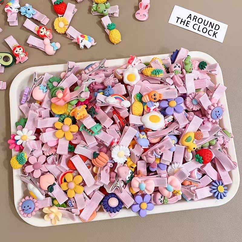 100 vnt. pakuotė ~ Mini segtukai, raudoni, purtomi, vaikiški kirpčiukai, nulūžę plaukai, maži segtukai, dovanų kioskas, kuriame parduodami segtukai