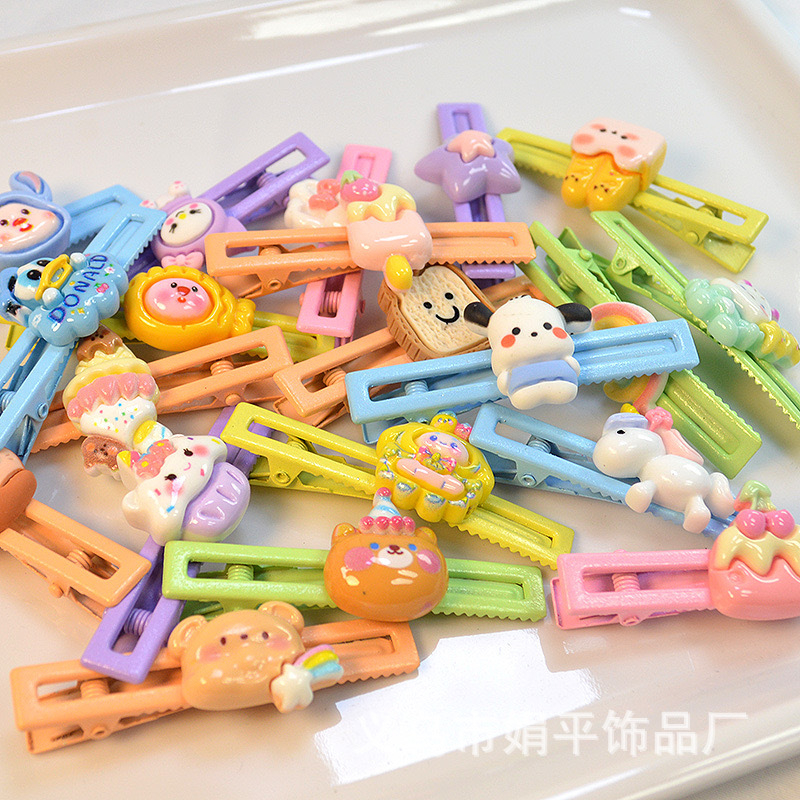 100 vnt. pakuotė ~ Mini segtukai, raudoni, purtomi, vaikiški kirpčiukai, nulūžę plaukai, maži segtukai, dovanų kioskas, kuriame parduodami segtukai