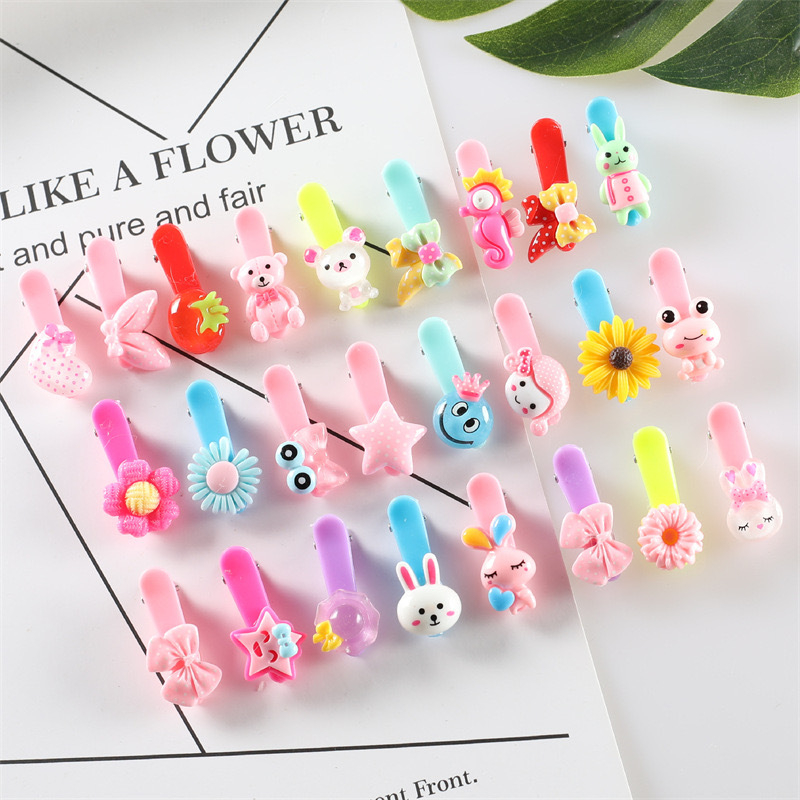 100 vnt. pakuotė ~ Mini segtukai, raudoni, purtomi, vaikiški kirpčiukai, nulūžę plaukai, maži segtukai, dovanų kioskas, kuriame parduodami segtukai