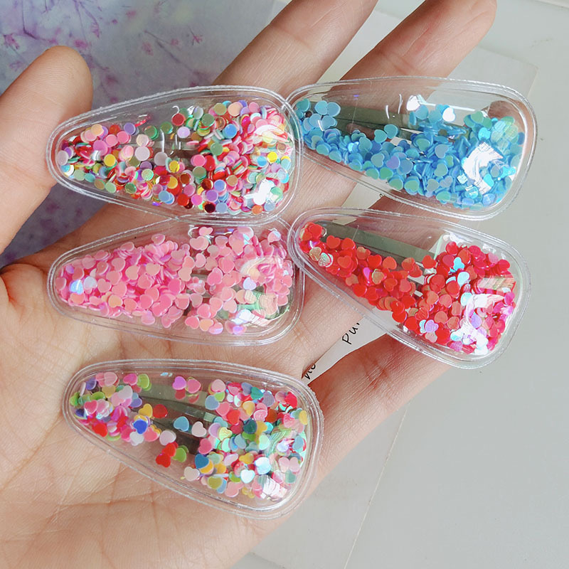 100 vnt. pakuotė ~ Mini segtukai, raudoni, purtomi, vaikiški kirpčiukai, nulūžę plaukai, maži segtukai, dovanų kioskas, kuriame parduodami segtukai