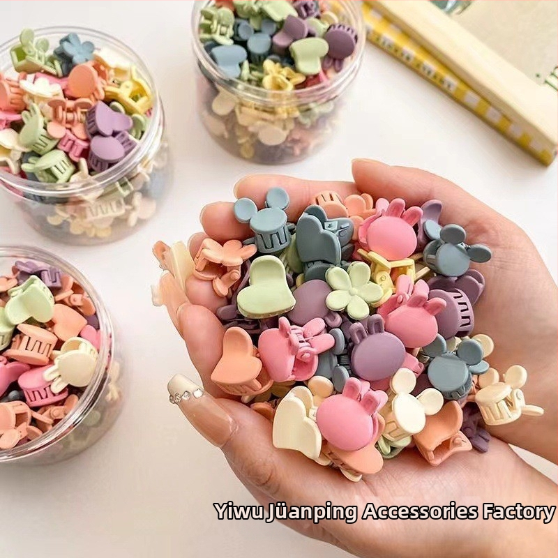 100 vnt. pakuotė ~ Mini segtukai, raudoni, purtomi, vaikiški kirpčiukai, nulūžę plaukai, maži segtukai, dovanų kioskas, kuriame parduodami segtukai