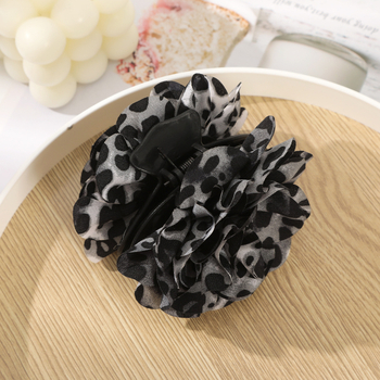 Tarpvalstybinė Europos ir Amerikos mada Ankstyvo rudens retro ruda degančio krašto audinio leopardo kamelijos gėlių krašto segtuko galvos apdangalas Pažangaus temperamento plaukai