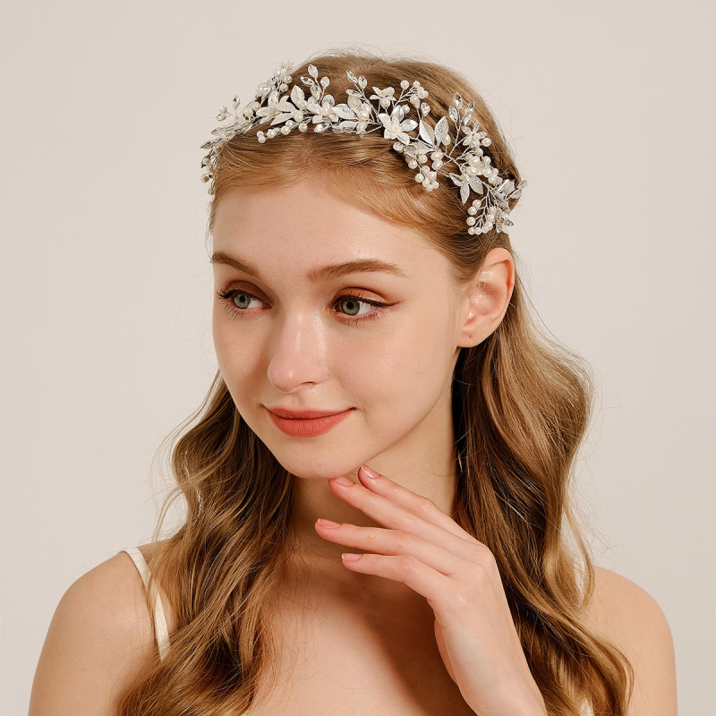 Piiriülesed uued pruudi peakatted, luksuslikud rasked käsitööna valminud kristallist juuksepaelad, pulmakleit, juuksepidu kleidi aksessuaarid