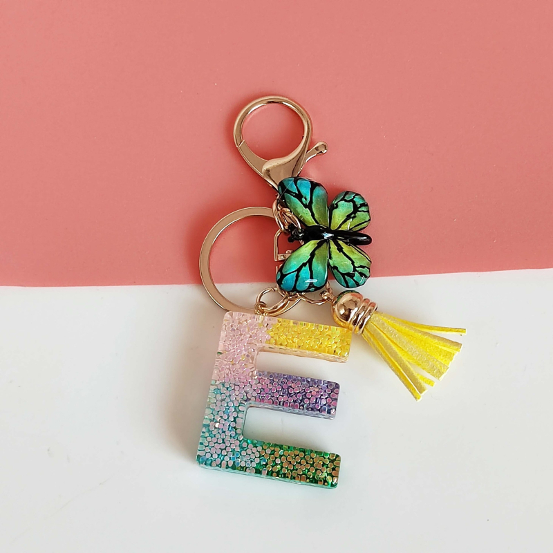 Ristäärisega 26 initsiaali vikerkaare järkjärgulise tutiga liblika ripatsiga võtmehoidja, litritega liimvaigust võtmehoidja