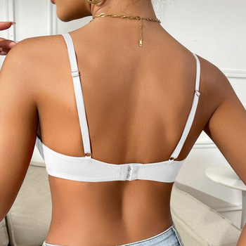 Seksuali, lankeliais puošta „Push-up“ liemenėlė iš „Temushein“ iš „Amazon“. Toks pats stilius sandėlyje. Karštai parduodama ir kitose šalyse.