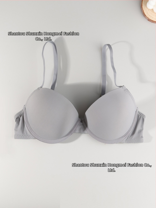 Seksuali, lankeliais puošta „Push-up“ liemenėlė iš „Temushein“ iš „Amazon“. Toks pats stilius sandėlyje. Karštai parduodama ir kitose šalyse.