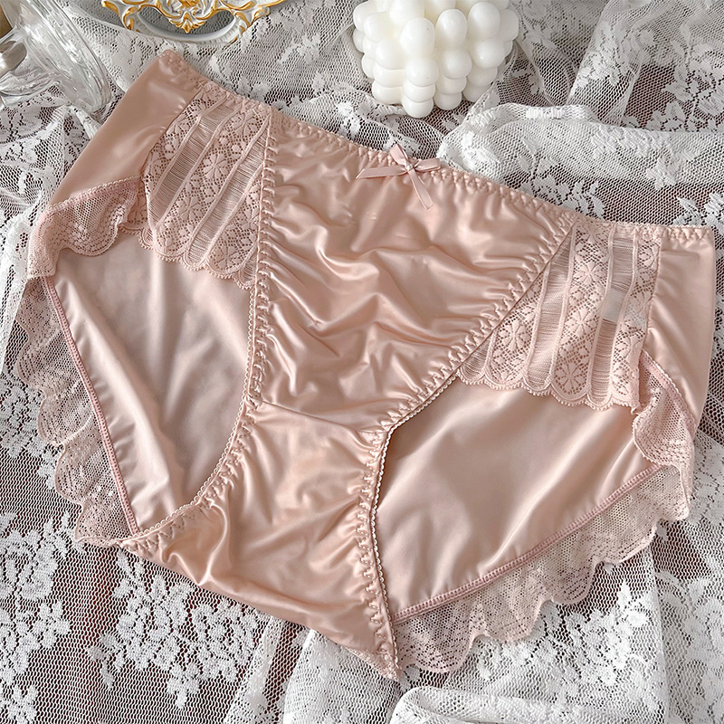 Prabangūs, aukštos kokybės atlasiniai moteriški apatiniai. Besiūlės, vidutinio juosmens „Ice Silk“ odos neerzinančios, lengvos, kvėpuojančios, seksualios, „Pure Desire“ didelių dydžių kelnaitės.