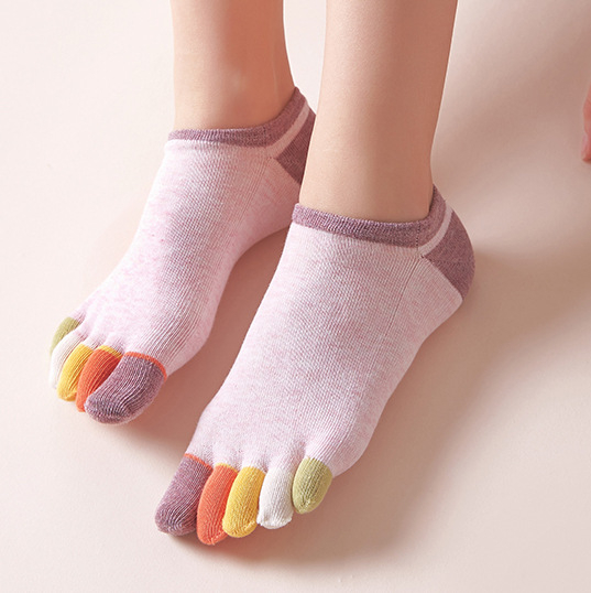 Tiesioginės gamyklinės tarpvalstybinės užsienio prekybos penkių pirštų moteriškos medvilninės vasarinės nematomos trumpos vamzdelio formos kojinės su japoniškomis Mori pirštų kojinėmis