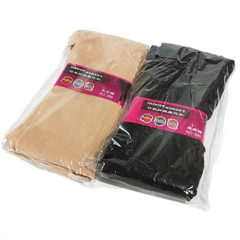 Εκ μέρους της χονδρικής πώλησης ανοιξιάτικων και φθινοπωρινών και χειμωνιάτικων γυναικείων μάλλινων παντελονιών που φορούν λεπτές κάλτσες με επένδυση από φλις και παντελόνια κολάν