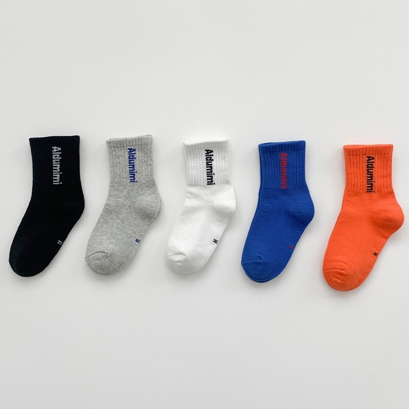 Sügisesed ja talvised uued laste sokid torus, laste sokid kammitud puuvillast, multifilmitrükiga, meeste ja naiste, suurte laste A-klassi beebisokid hulgimüügist